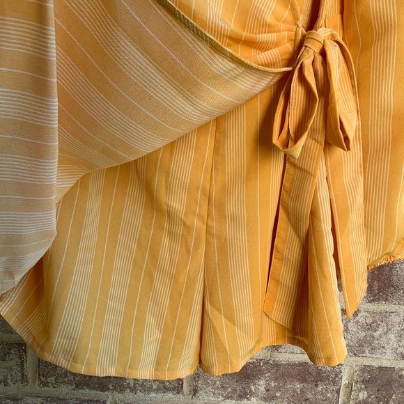 NWT FOREVER 21 STRIPED WRAP ROMPER - Picture 5 of 9